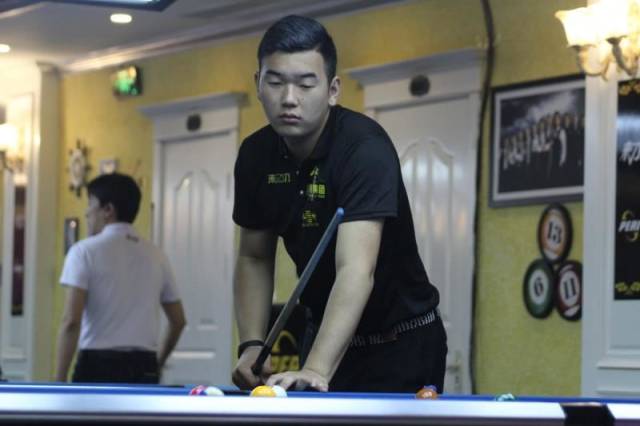 西蒙斯还举 西蒙斯还举