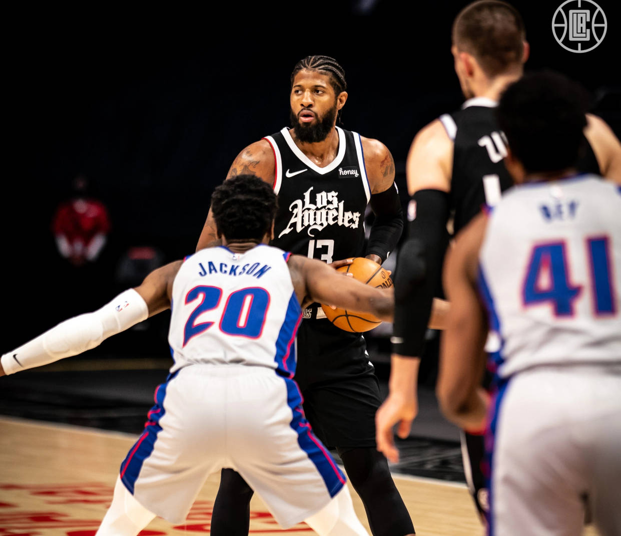 亲自触杀波 亲自触杀波